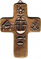 Große Bronzekreuze mit christlichen Symbolen